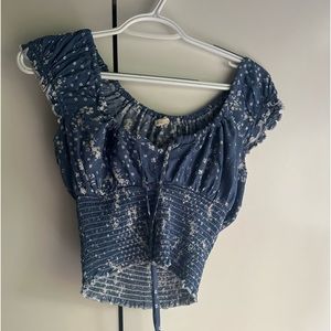 Brandy Mellville Costal Granddaughter Puff Sleeve Cropped Top